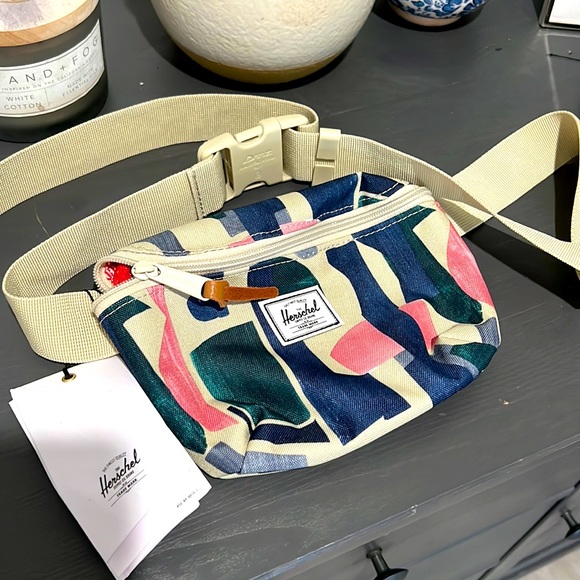 Herschel Supply Company Handbags - Herschel Fanny Pack